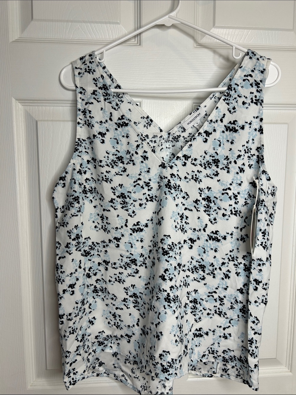 Nordstrom White Light Blue & Black Floral V-Neck Sleeveless Camisole